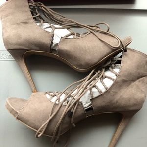 NBW ShoeDazzle Camel/Tan Lace Up Peep Toe Heels